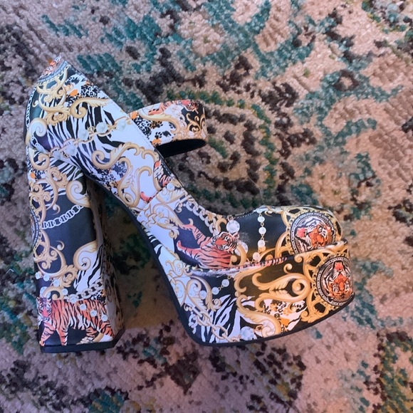 Patterned Heels - Picture 5 of 6